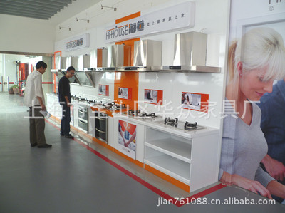 工厂直销 实木展柜与烤漆展示柜 上海市宝山区华众家具厂的展览展示服务